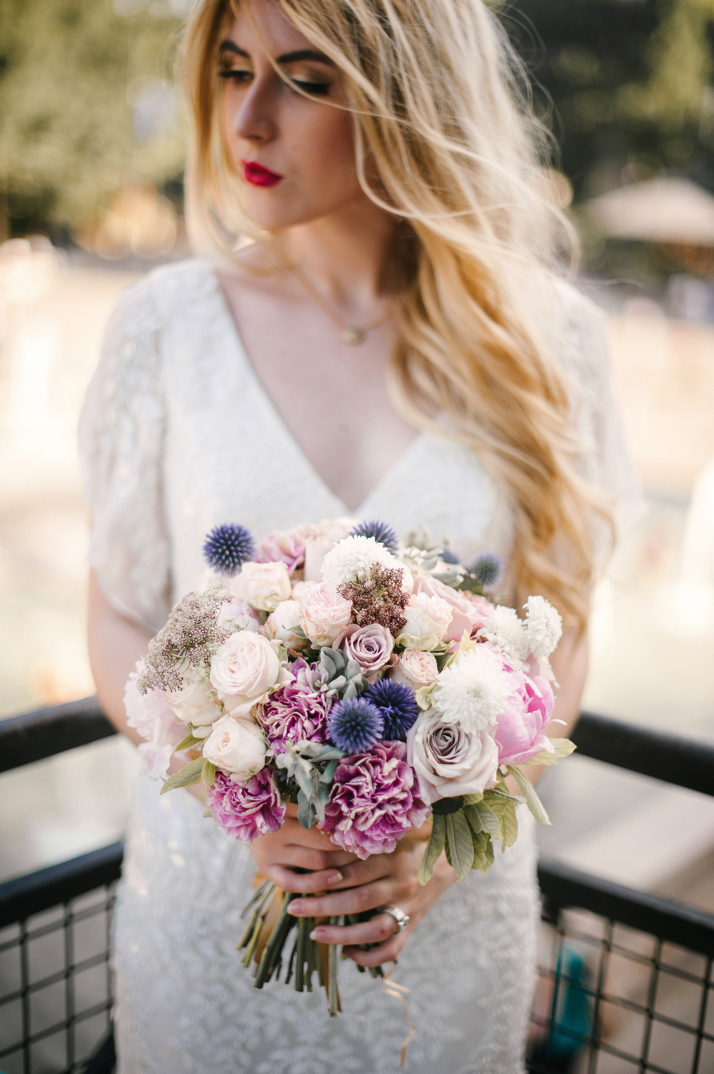 bouquet-mariee-rose-blanc-bleu-menthe-sauvage-fleuriste-mariage-lyon-the-great-palette-menthe-sauvage-fleuriste-mariage-lyon-the-great-palette-2(112)
